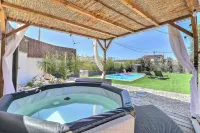 Superbe Villa 6 Couchages + un lit Bébé, Jacuzzi, Piscine, Salle de Sport, Calme Hotel a Bouillargues