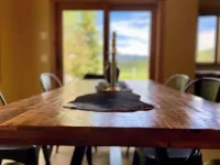 Cozy Home steps from Town Center, with a Stunning View of the Mountains!