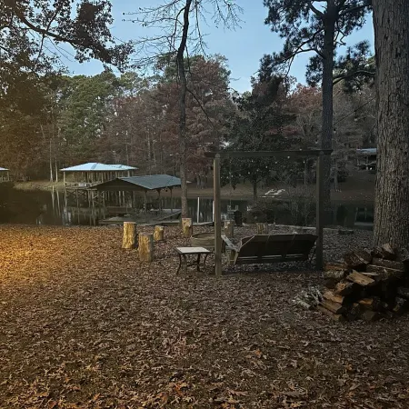 Quiet Lakefront Cottage