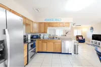 Walk to Ocean Updated and modern quiet 2 Bedroom beach house