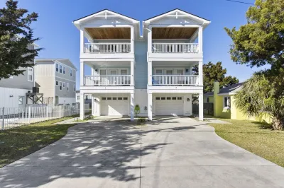 Home in Kure Beach 4 beds 4 bath PIER and OCEAN