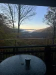 Bright, Family-Friendly Lake View House Close to Okemo, Killington, Pico,  Lakes - Homestays