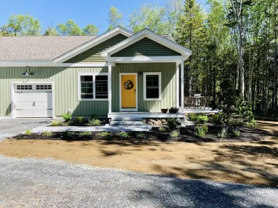 Shipbuilder’s Retreat sleeps 6, 5 minutes to Harbor