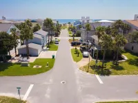Location! Location! Location! BEACH, Shopping, Park, All 3 min walk! Super Clean - Jacuzzi