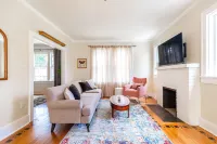 Newly Restored 2BR Heights Cottage