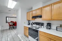 Luxury Spacious Home, Only 4.7 Miles From Airport