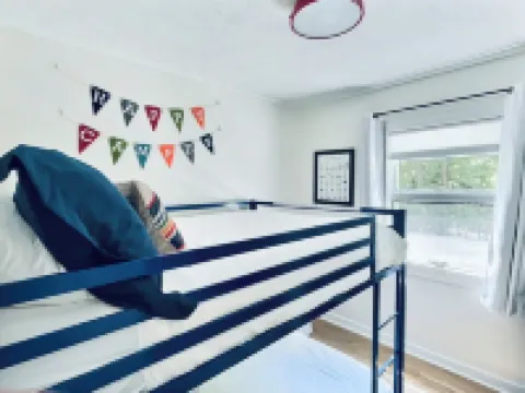 Long Lake Peninsula Traverse City 3Br Home. Swim,Kayaks,Lake,Bikes,Ski Crystal