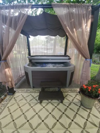 Cabin, rustic elegance w/ hot tub, lake access