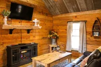 Soothing LOG CABIN in charming Eureka Springs
