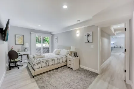 601-Lavish Home w/ AC & Patio near Meta & Stanford Отели рядом с достопримечательностью «Мета Хедквотерс»