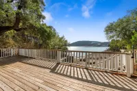 Medina Lake Villa - Stunning Lakeviews, Waterfront Access & Pool