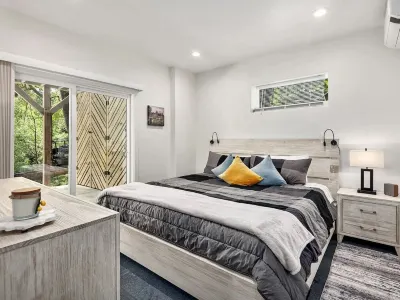 Cozy 1-bedroom apartment close to brilliant Downtown Asheville with WiFi, AC!