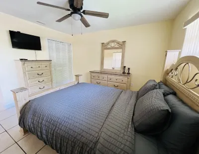 Scenic Retreat - Spacious condo - 2 bedrooms, 2 full baths, loft, sleeps 7. Hotels near Mulberry Cultural Center