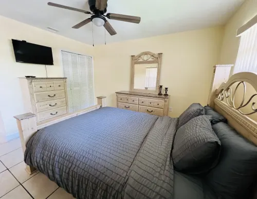 Scenic Retreat - Spacious condo - 2 bedrooms, 2 full baths, loft, sleeps 7.