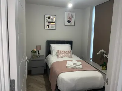 Raynes Park Luxury Apartment Hotel in zona Britannia Driving School