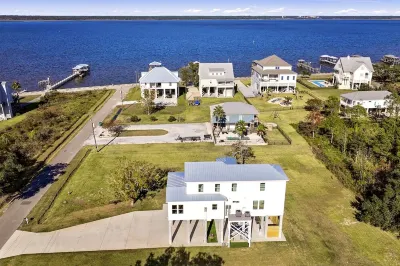 Pool & Spa Complete!  Luxury Quiet Retreat, Bay Views.