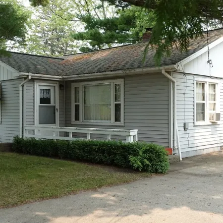 Feel of an "Up North" cottage with the convenience of in-town East Tawas