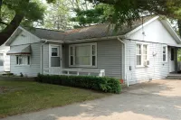 Feel of an "Up North" cottage with the convenience of in-town East Tawas
