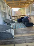Comfy Mobile Home located minutes from restaurants and venues.