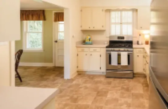 Closest to DOWNTOWN! Pet Friendly