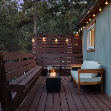 Rustic-Luxury Cabin with Fireplace, Deck Views & Wildlife Watching