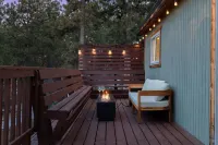 Rustic-Luxury Cabin with Fireplace, Deck Views & Wildlife Watching