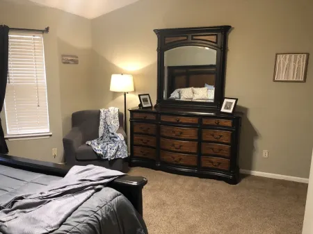 Quiet, Comfy Home - 3Br w/ Spa Bath & Fenced Yard – Ideal for Extended Stays