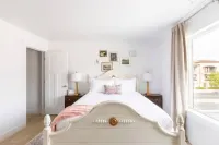 Thanksgiving Family Getaway, Modern Townhome, Hm Theater, Fireplace & Mtn Views Hotels in 