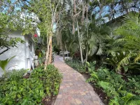 Modern Abode with heated pool, 3 miles from beach