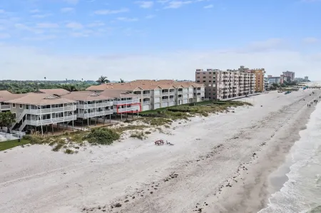 Beachfront Condo Steps to Beach! Incredible View of the Gulf of Mexico!