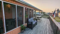 COASTAL CORAL -A few steps to the Beach, Pier, Park & close to all Boat Ramps.