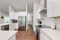 Beautiful 3-Bdrm in Weeki Wachee! Close to Beaches, Hospitals, Golf & Splash Pad