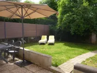 Apartment with enclosed garden and private parking in quiet city center location Hotels in Thonon-les-Bains