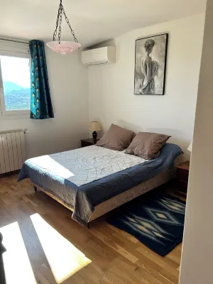 F3 in a charming villa in a quiet location shared swimming pool panoramic sea and mountain view