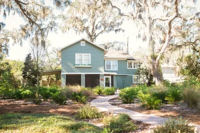 Charming 1920's House - pet friendly, 45 minutes from beach & attractions! Hotels near My Little Town Kids