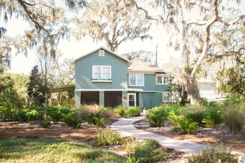 Charming 1920's House - pet friendly, 45 minutes from beach & attractions!