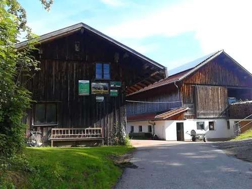 Ihr Ferienhof am Rande der Alpen Hotels in Seeg