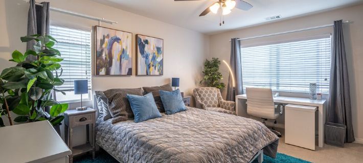 Spacious Home 7mi to Beach, King Bed, Spa, Firepit, Games, Perfect for Groups ビスタのホテル