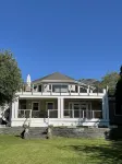 NEW LISTING - Newly Renovated Beach Home - Short Walk to Beach and Town