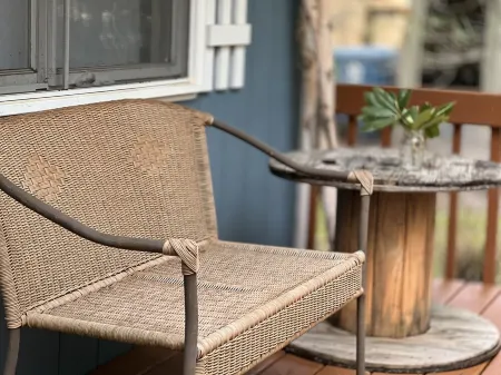 Cozy Blue Cabin at Higgins Lake