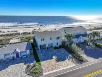 NEW: Oceanfront Luxury Home l Beachfront Deck, Patio l Hot/Cold Outdoor Shower