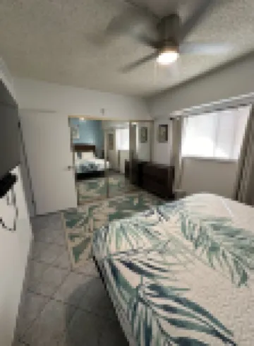 Updated condo with air conditioning in the heart of downtown Kona.