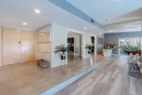 Picturesque Laurel Canyon Home w/Heated Pool/Spa