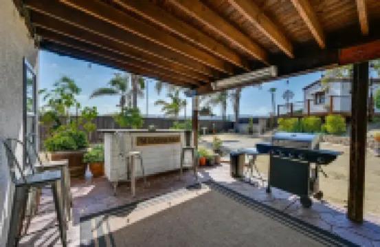 Cozy and quiet 6-bedroom retreat close to outlet mall shopping and more! Hoteles en San Ysidro