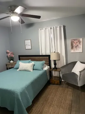 Cozy 3 bedroom home with fast wifi very close to hospital.