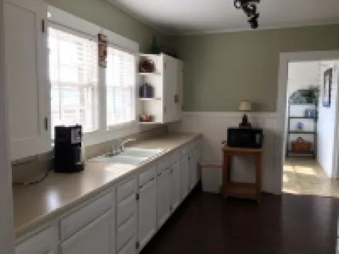 Discover Cherohala Skyway in just 6 mins! Cozy 3-bedroom retreat awaits. Hotels in Monroe County