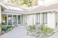 'Sunshine Cottage' w/ Flower Garden, near Temecula Wineries Hotel in zona Lake Skinner Recreation Area