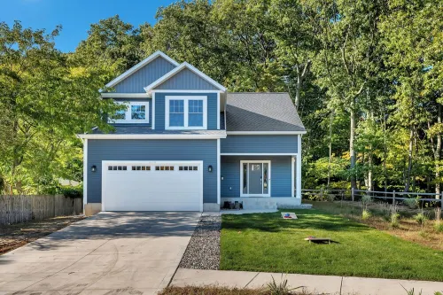 Lakehouse Nestled in Nature-10min to Lake Michigan