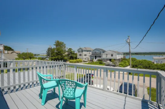 Cozy Costal Retreat in the heart of Groton's charming beach community,