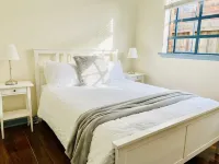 Bay Rd | Kids & Pet Friendly | Free Parking Hotels near Ducky Espresso Cafe